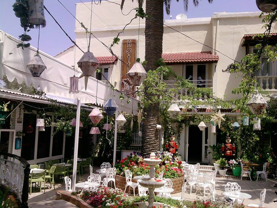 Hotel-Restaurant Plaza Corniche, La Marsa.jpg