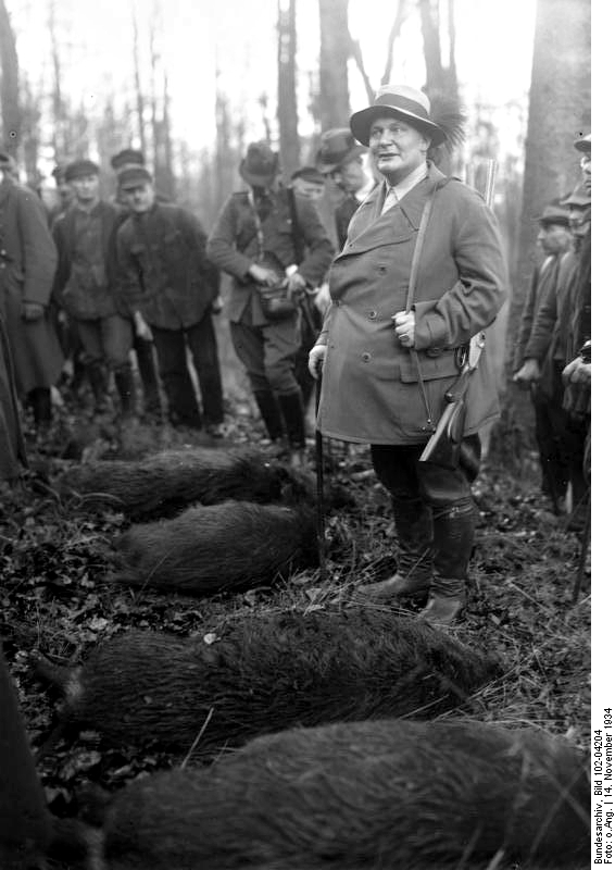 Hermann Göring 1934-ben a leterített vaddisznókkal