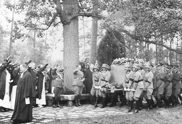 Carin Göring újratemetése Carinhallban 1934-ben