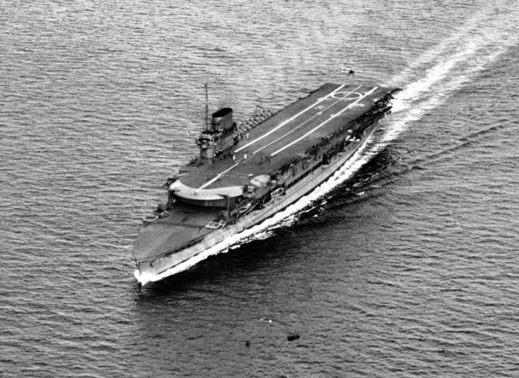 HMS_Courageous_1936_1.jpg