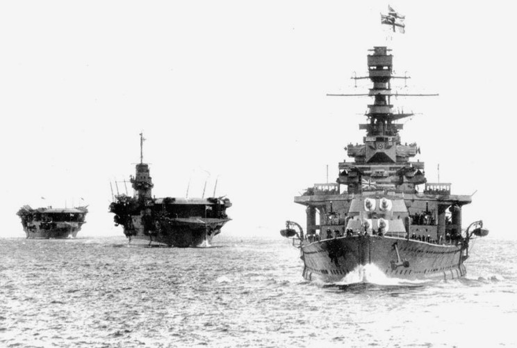 HMS_Renown_HMS_Courageous_HMS_Furious_1934.JPG