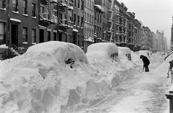 Black and White Photos From the Great Blizzard in New York City, December 1947 (12).jpg