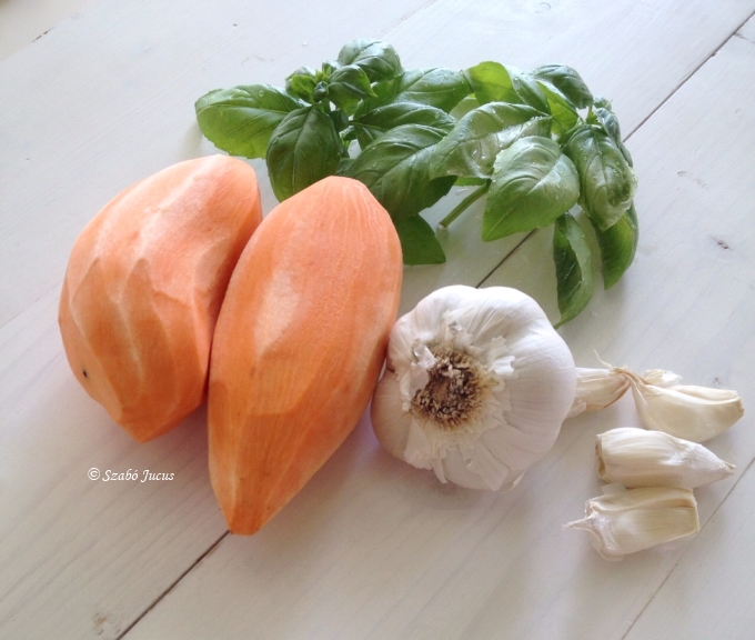 a zöldségek: fokhagyma, bazsalikom, édesburgonya