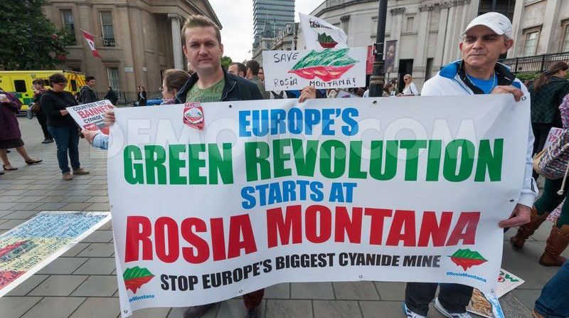 save-rosia-montana-protest-underway-in-london_2827735.jpg