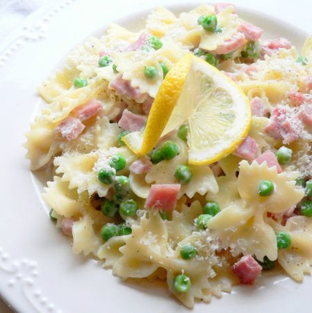 farfalle-prosciutto-cotto-e-piselli.jpg