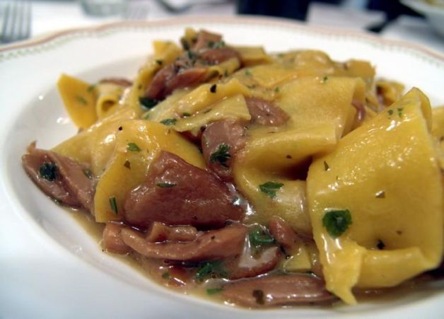 Ricette-autunnali-primi-piatti-pappardelle-con-funghi-e-speck-e-pasta-con-fagiolini.jpg