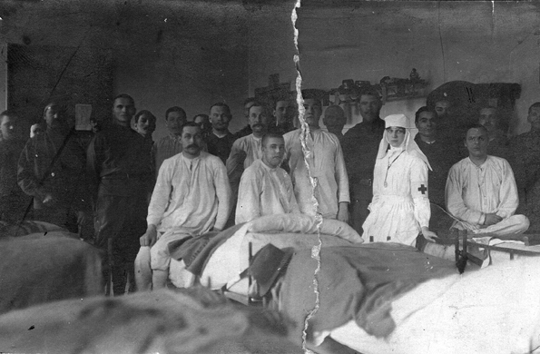 08. GM mint ápolónő, kaposvári kórház 1915. k. - 3.jpg