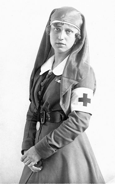 09. GM mint ápolónő, Leibach 1916. - 3.jpg