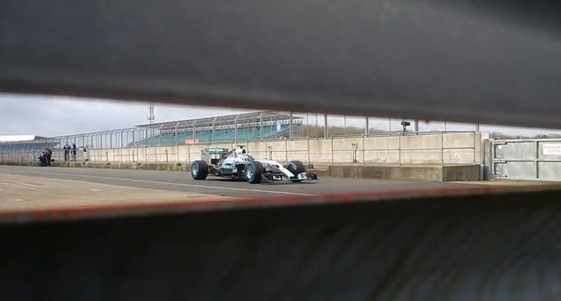 F1 - Hivatalos képeken a Mercedes W06 Hybrid!