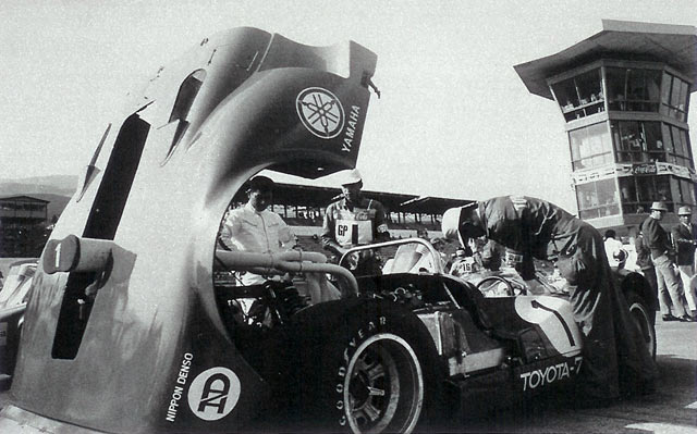 Random Car A gyilkos Toyota Toyota 7 Race Car Bukócső