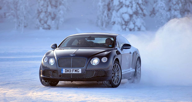 Csapass a jégen egy Bentley-vel!