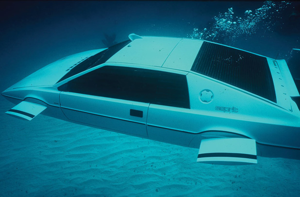 Most megveheted a legmenőbb James Bond autót!