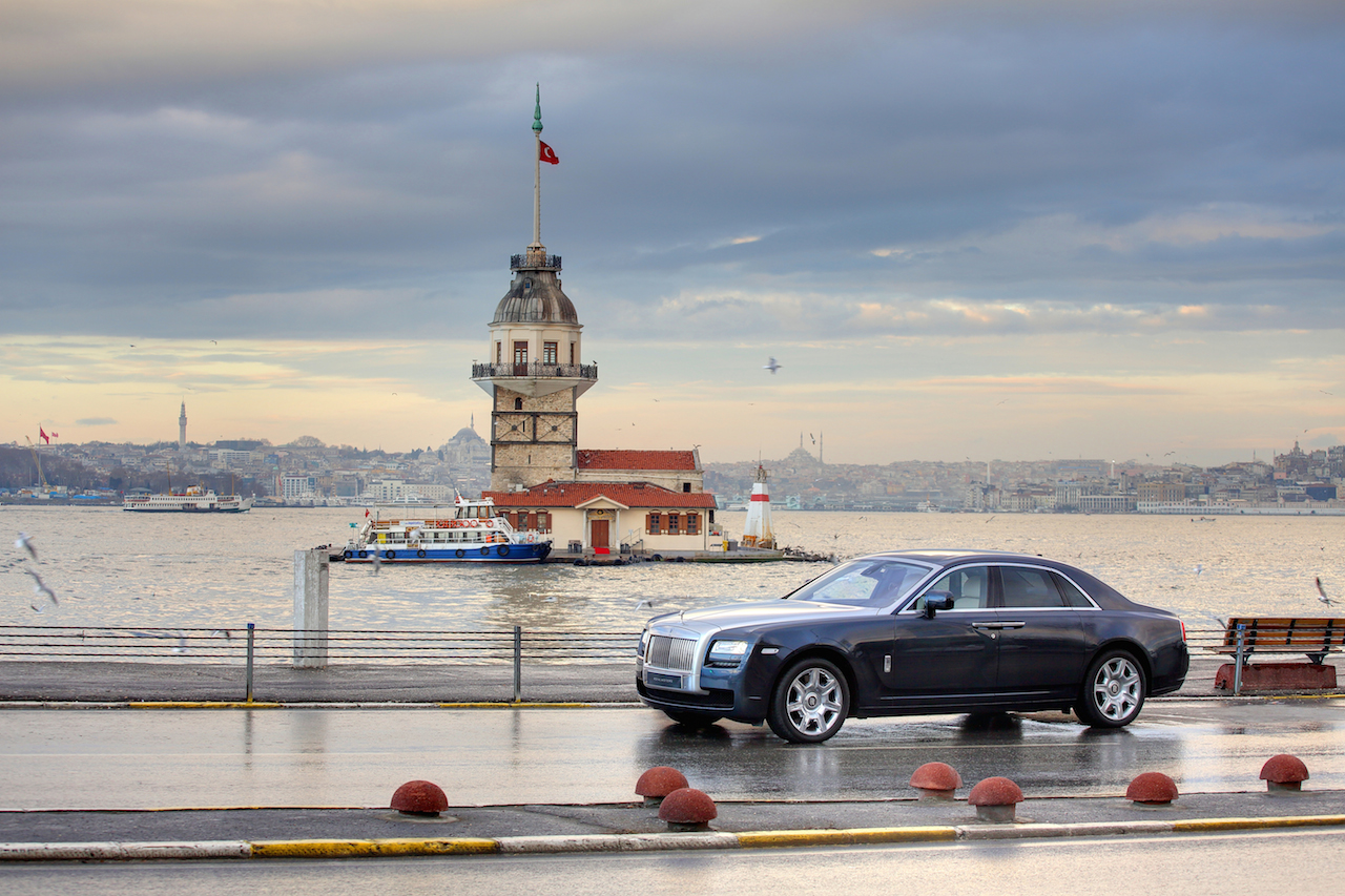 Rolls-Royce-ba fektetnek az oroszok