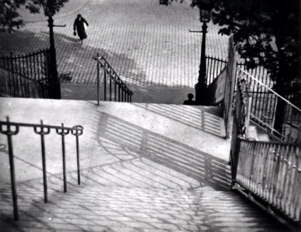 AndreKertesz_stairs_of_montmartre_1925.jpg