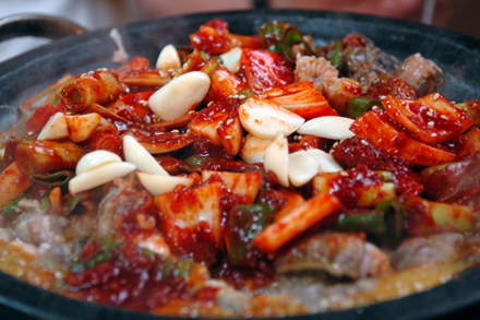 Korean_cuisine-Kkomjangeo_bokkeum-01.jpg