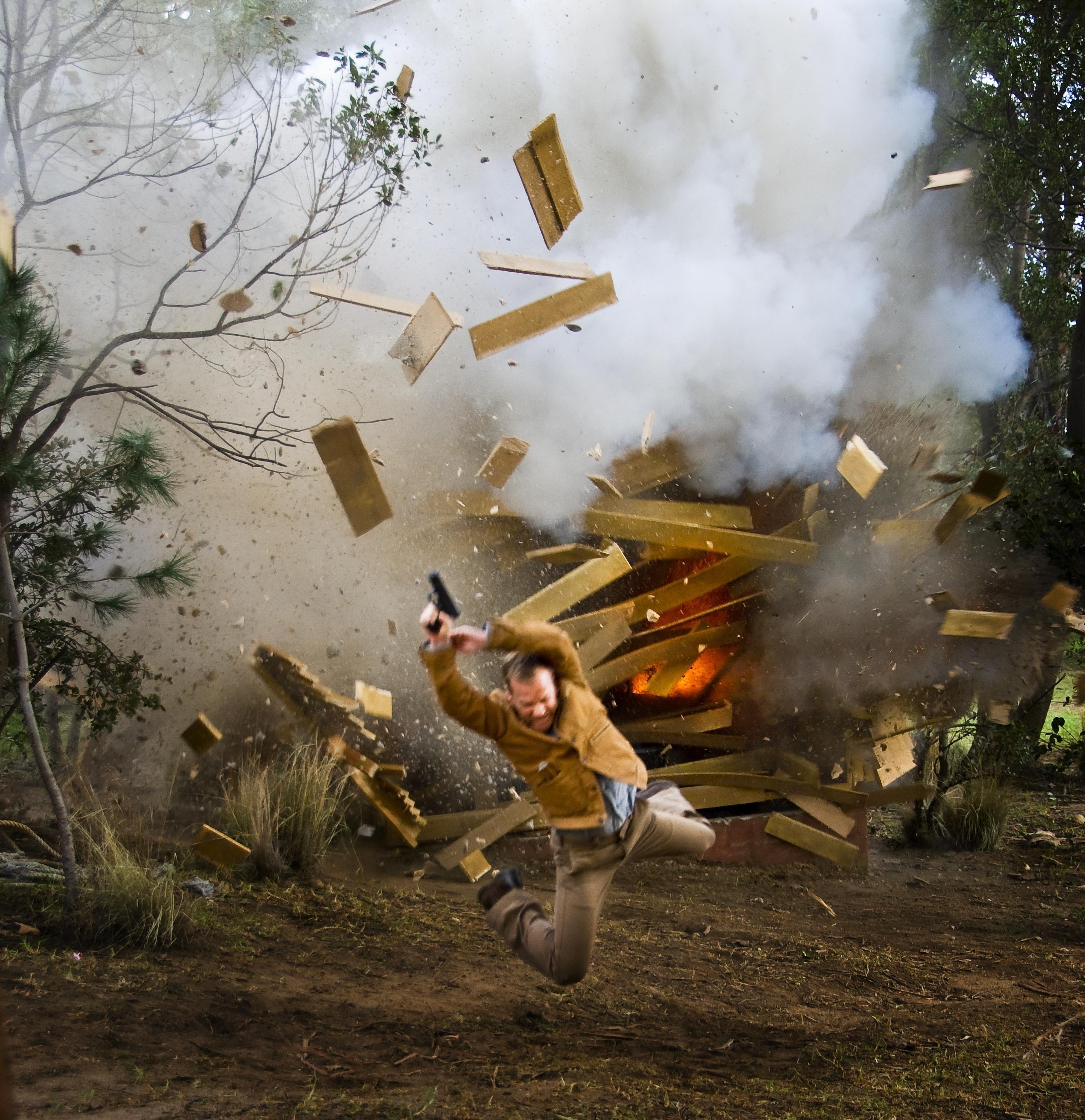24-Redemption-Behind-the-scenes-Kiefer-Sutherland-explosion.jpg