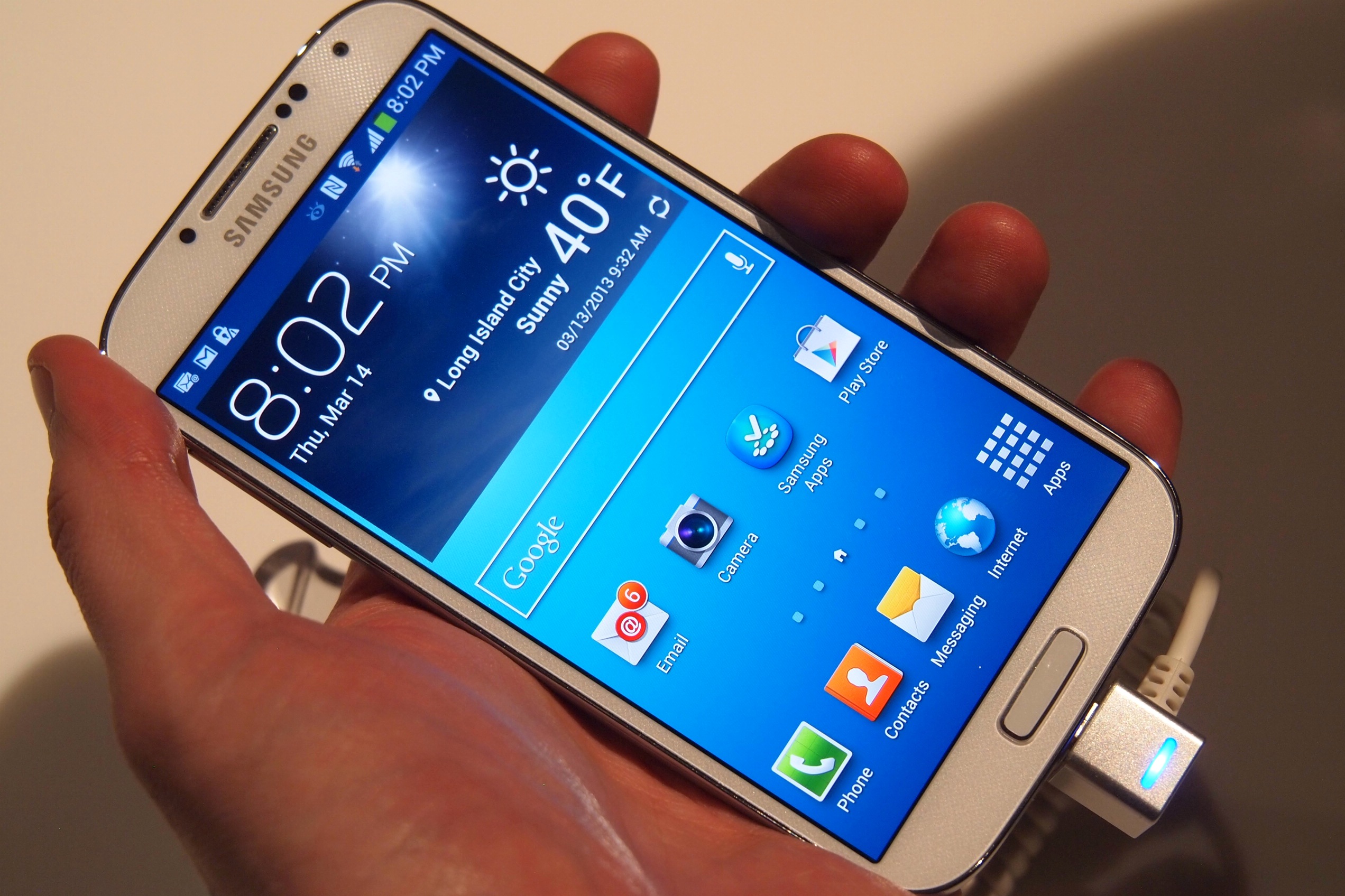 Samsung-Galaxy-S4-angled.jpg