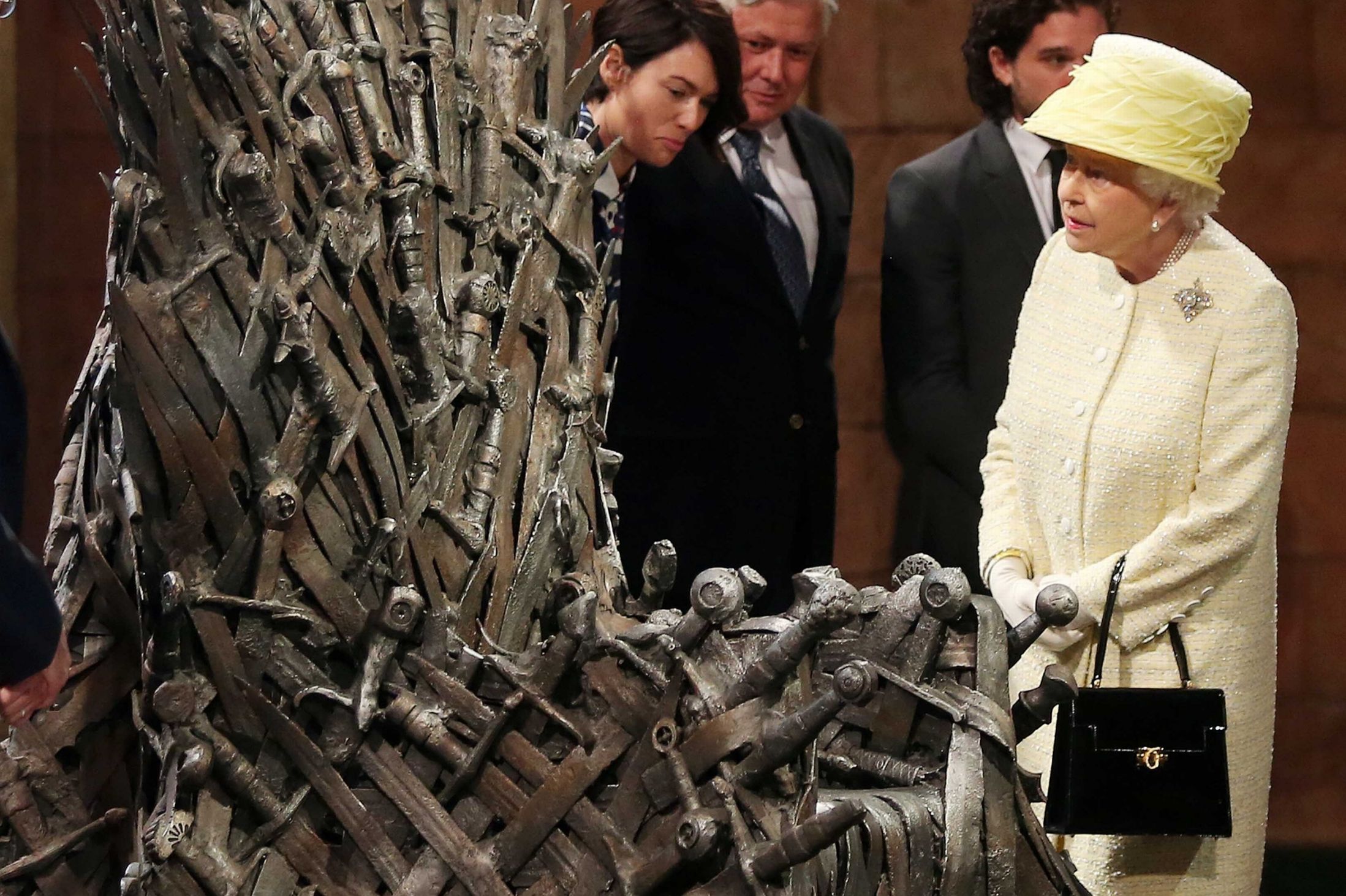 Queen-elizabeth-game-of-thrones-belfast-set-visit.jpg
