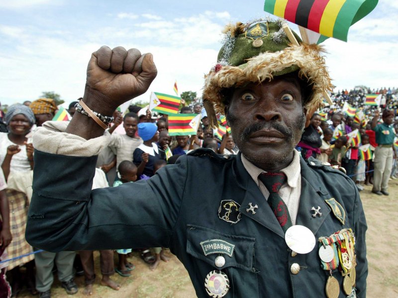 zimbabwe-leader-crazy-guy.jpg