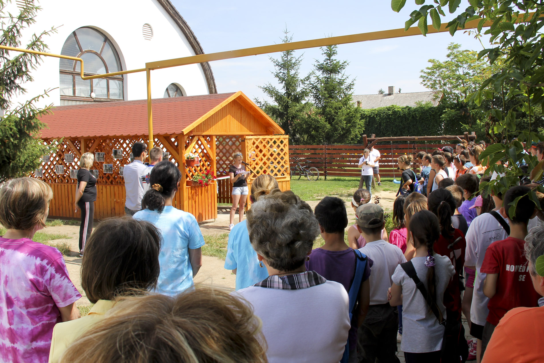 Elkészült a tiszaroffi iskola bringaparkolója, ami a Ti adományaitokból épült!