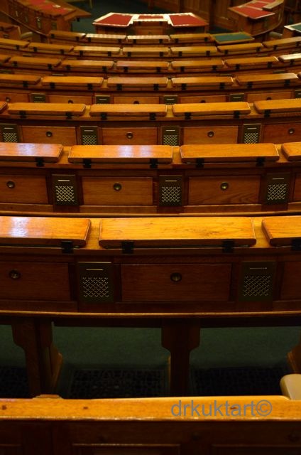 drkuktartparlament32.jpg