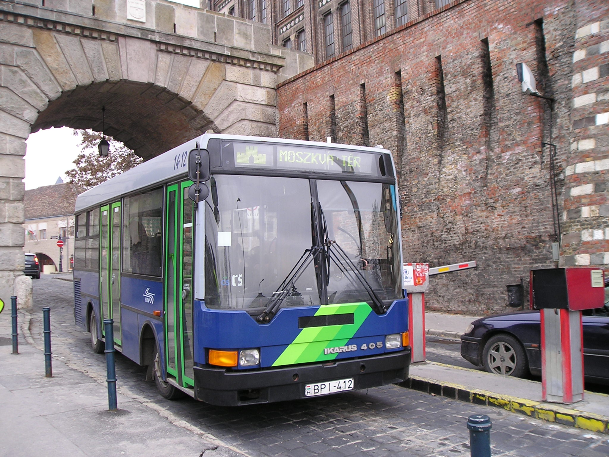 16-os várbusz.jpg