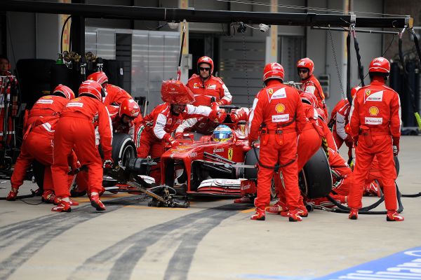 ALONSO_FERRARI pitstop KOR13_600.jpg