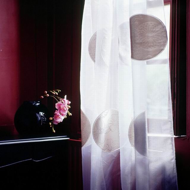 romantic-bedrooms-sheer-curtains1.jpg