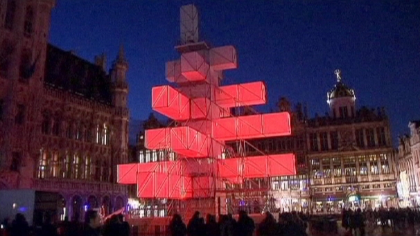 brussels img_606X341_s3011-ELECTRONIC-CHRISTMAS-TREE.jpg