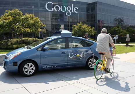Nem túl szexi, de annál forradalmibb: Google önvezető autó