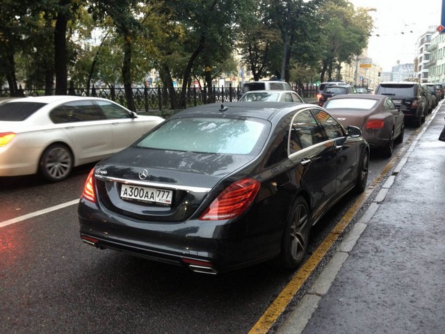 Moszkvai luxusautók.jpg