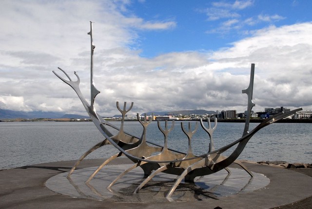 Viking letelepedők emlékműve Reykjavikban.jpg