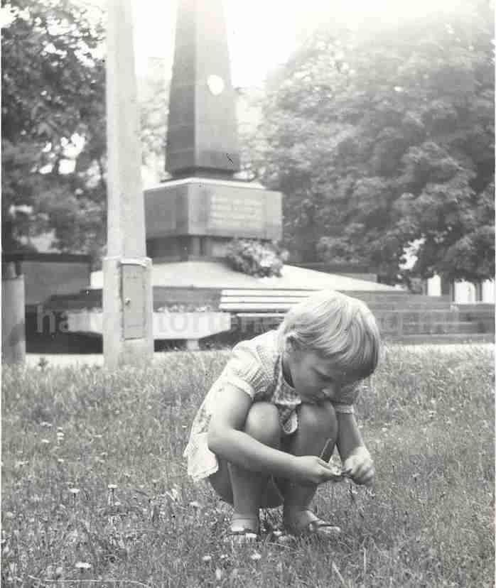 E-fekete 1975 v4.jpg