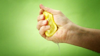Hand-Squeezed-Lemon.jpg