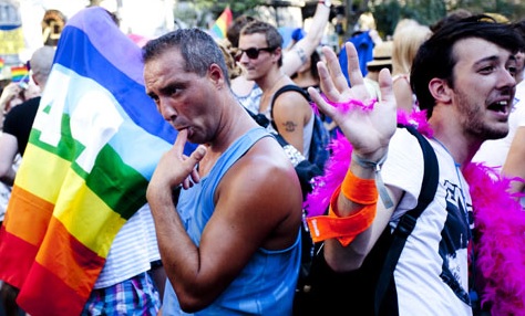 A felvonulással nem az a legnagyobb baj, hogy a többségi társadalmat vizuális sokkolja. Igazi bűne, hogy egyszerre kriminalizálja a szexuális érintettség tekintetében többségi és kisebbségi társadalmat. Itt van ez a Budapest Pride nevű akármi, amely cirka másfél évtizede...