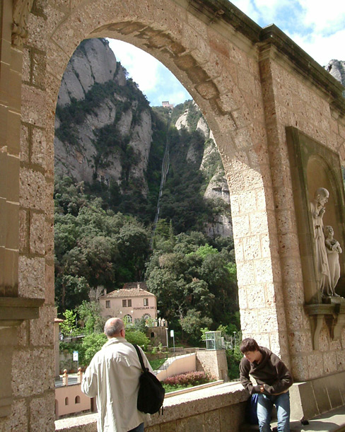 Montserrat_Funicular1-wiki.jpg