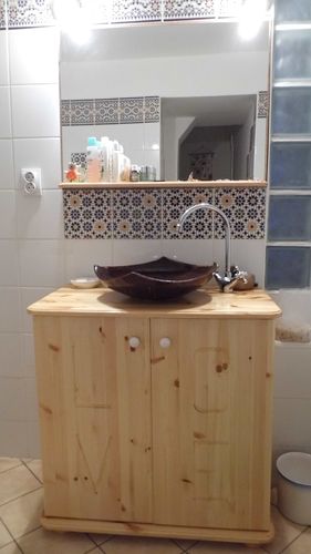 FenyÅ fürdÅszoba bútor unalomŰzÅ bÃtorok