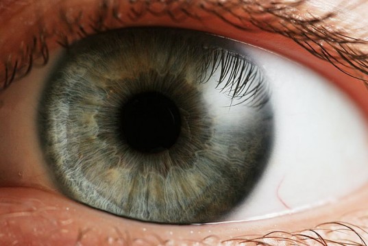 a szem vörös; a látás romlik párhuzamos látás