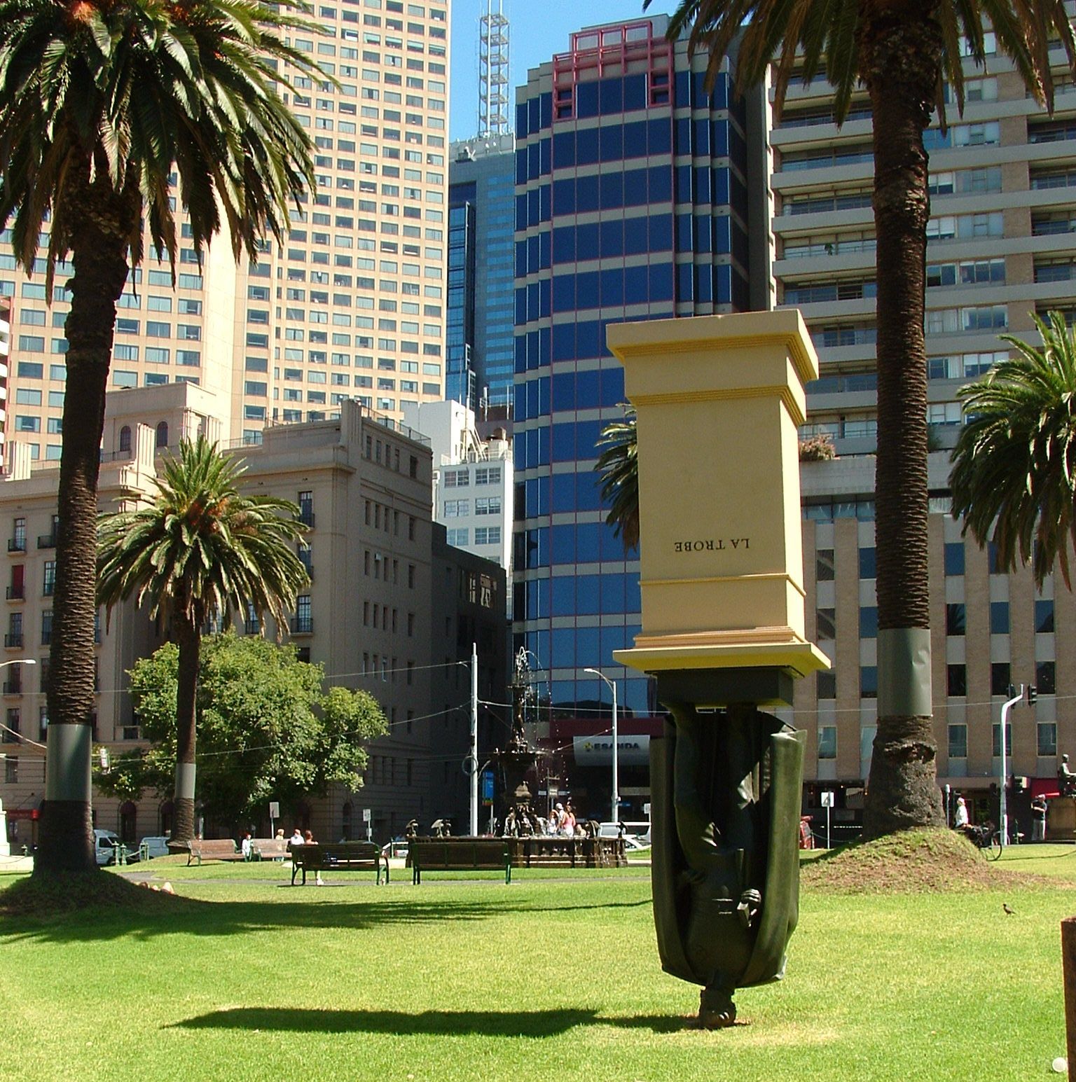 Charles-La-Trobe-Statue Melbourne.jpg