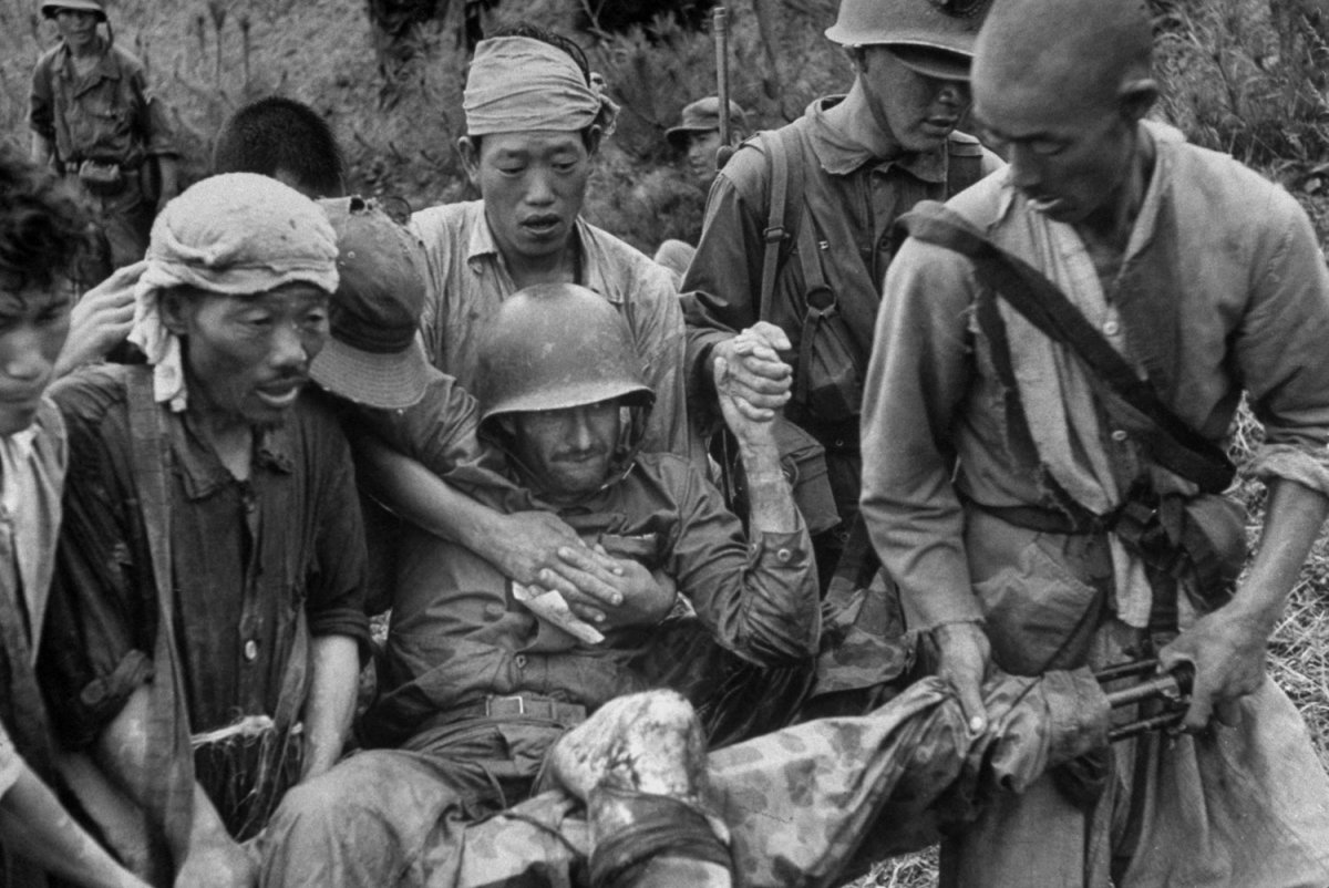 05_wounded-marine-being-carried.jpg