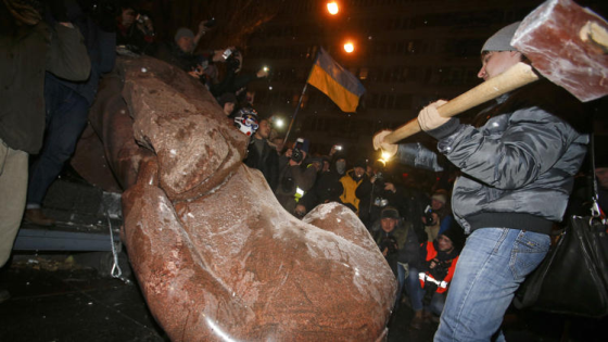 Ukrajna_Kijev_Lenin-szobor.png