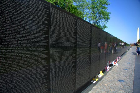 Deák Vietnami veteránok Washington.jpg