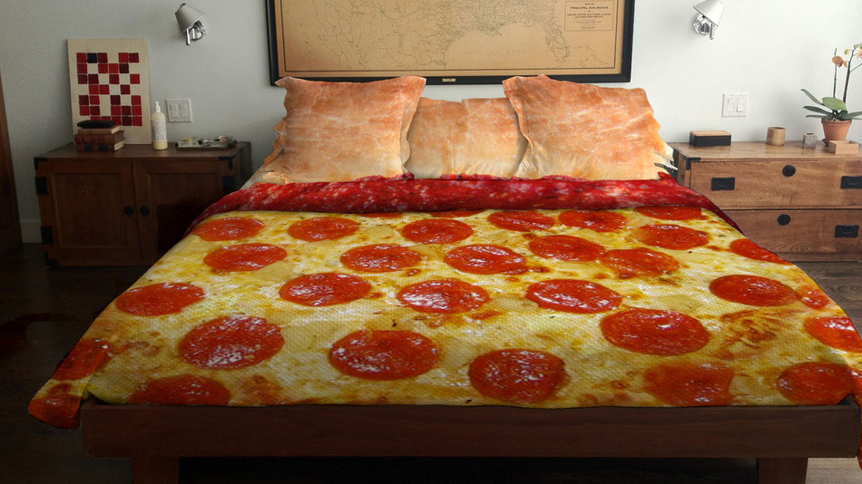 Pizza ágyban nyugovóra térni?
