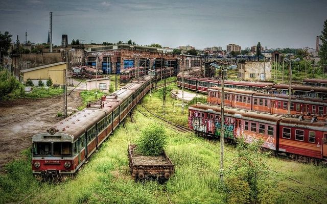 Czestochowa-Poland-abandoned-train-graveyard.jpg