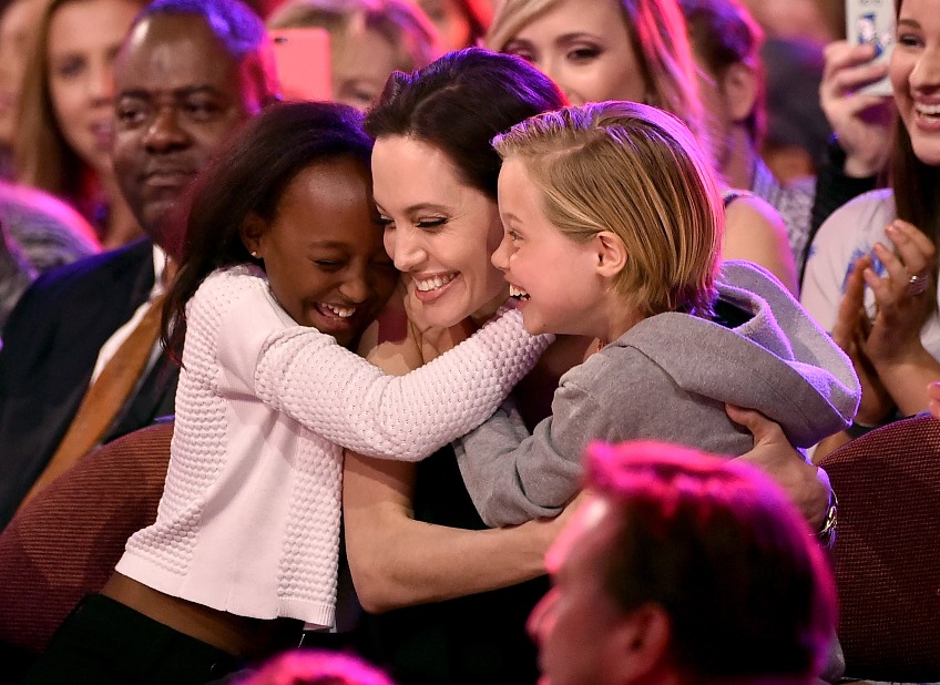 angelina_gyerekeivel_kca.jpg