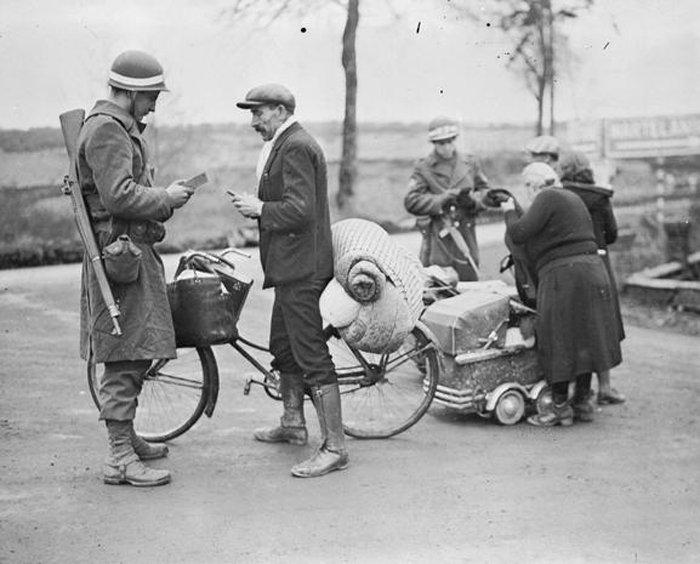 mps checking refugees near bastogne.jpg
