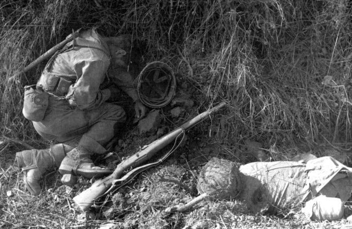 Amerikai_halottak_1944Normandia.jpg