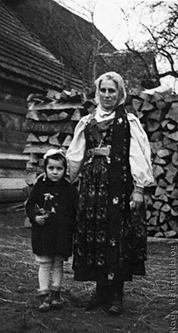 Csabai Anna és édesanyja egy későbbi fotón