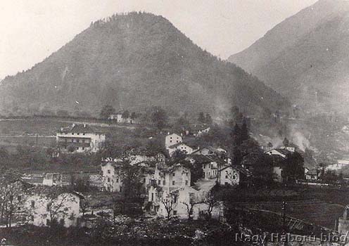 A Schlossberg a háború idején, előterében a romos Tolmein