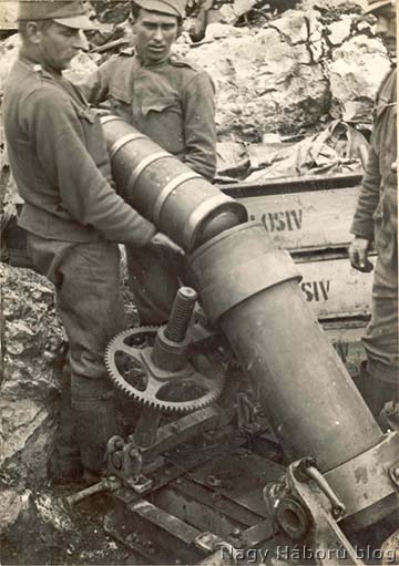 Osztrák-magyar 22 cm-es 1915 M aknavető töltése